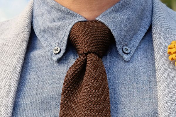 How to wear a tie